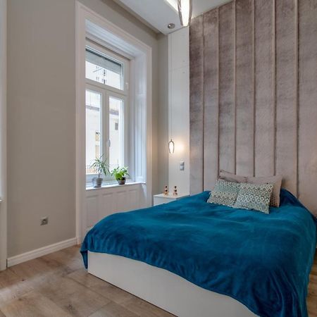 Helios Downtown Martha Apartamento Budapeste Exterior foto