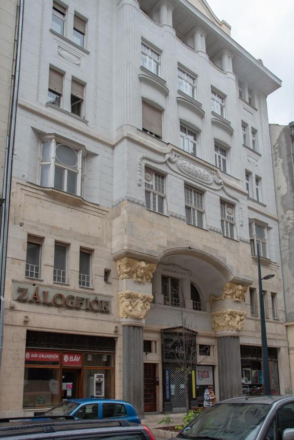 Helios Downtown Martha Apartamento Budapeste Exterior foto